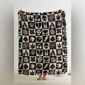 Urban Outfitters plush throw blanket UOhomes NWT 60*50